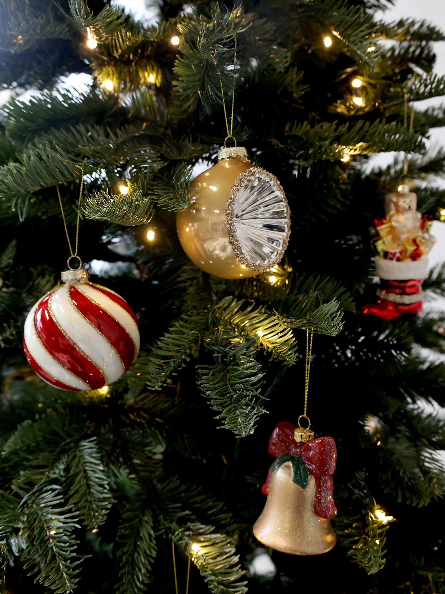 Red & White Swirl Bauble