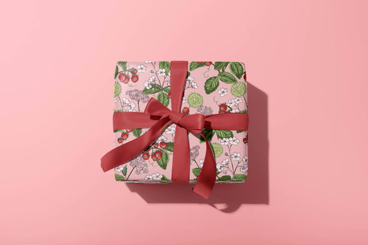 WOODLAND STRAWBERRY GIFT WRAP SHEET
