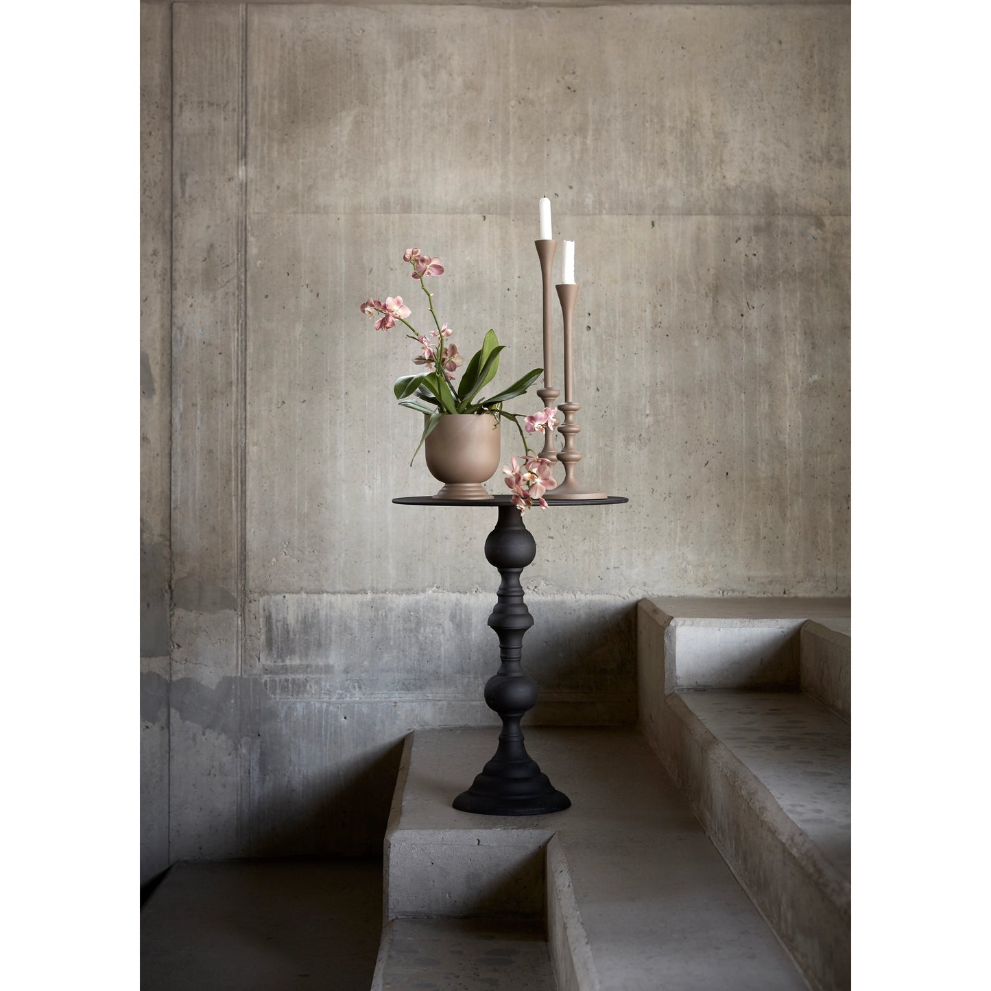 Black Alluminium Pedestal Table