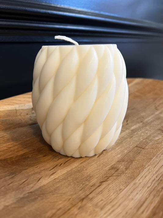 Chunky weave candle