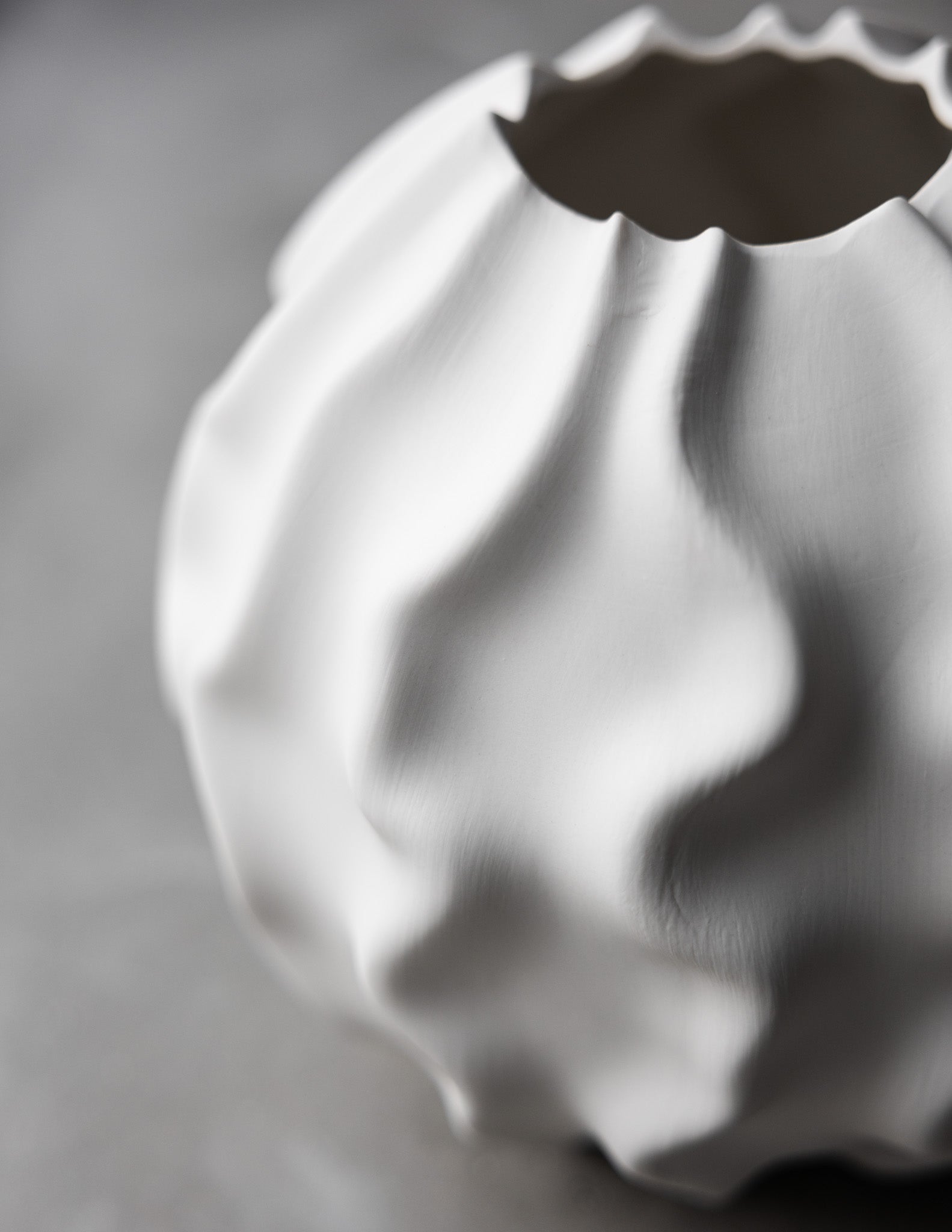 Matte White Wave Ball Vase